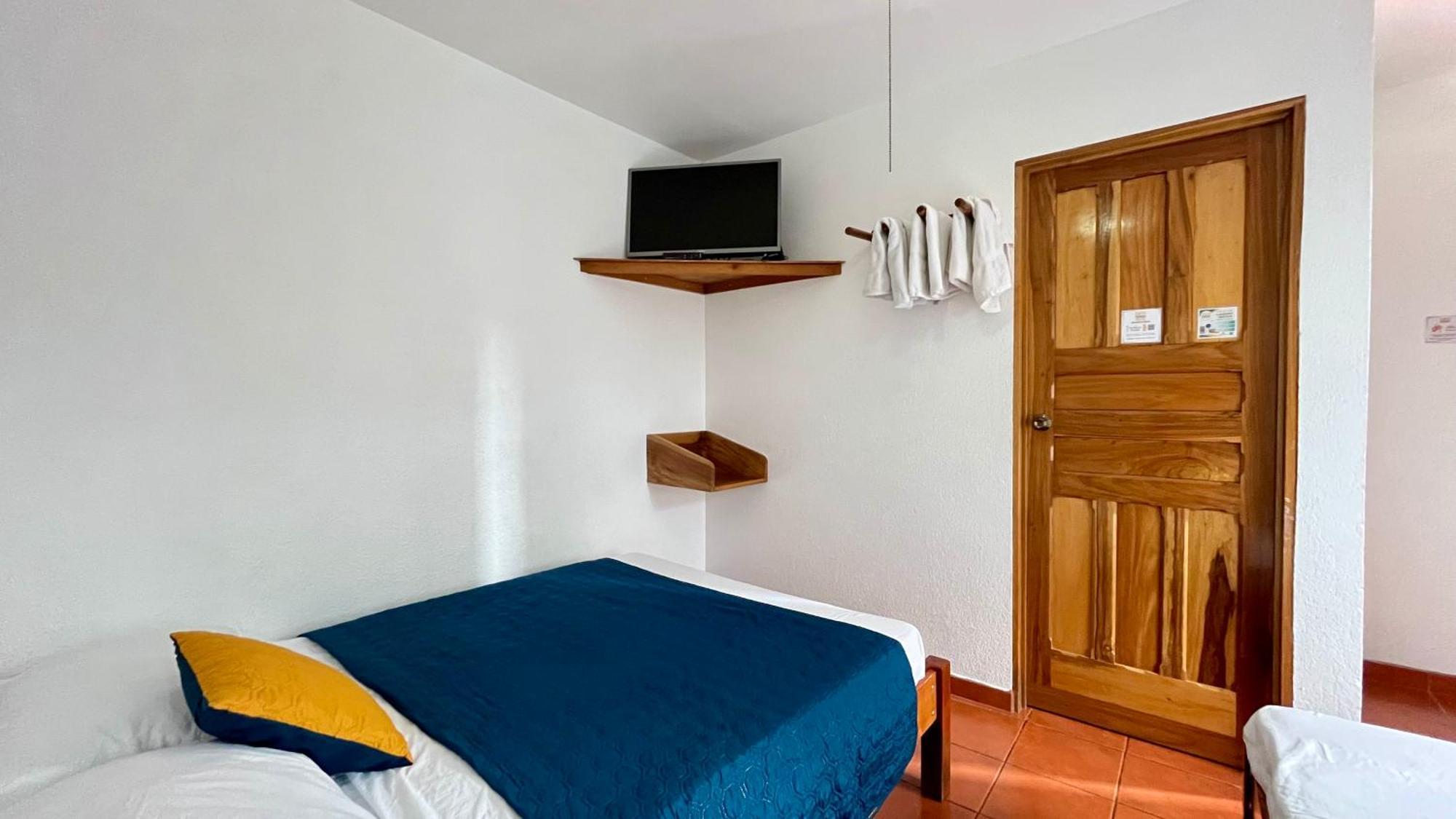 Hostal Nuevo Arenal Downtown, Private Rooms With Bathroom Zewnętrze zdjęcie