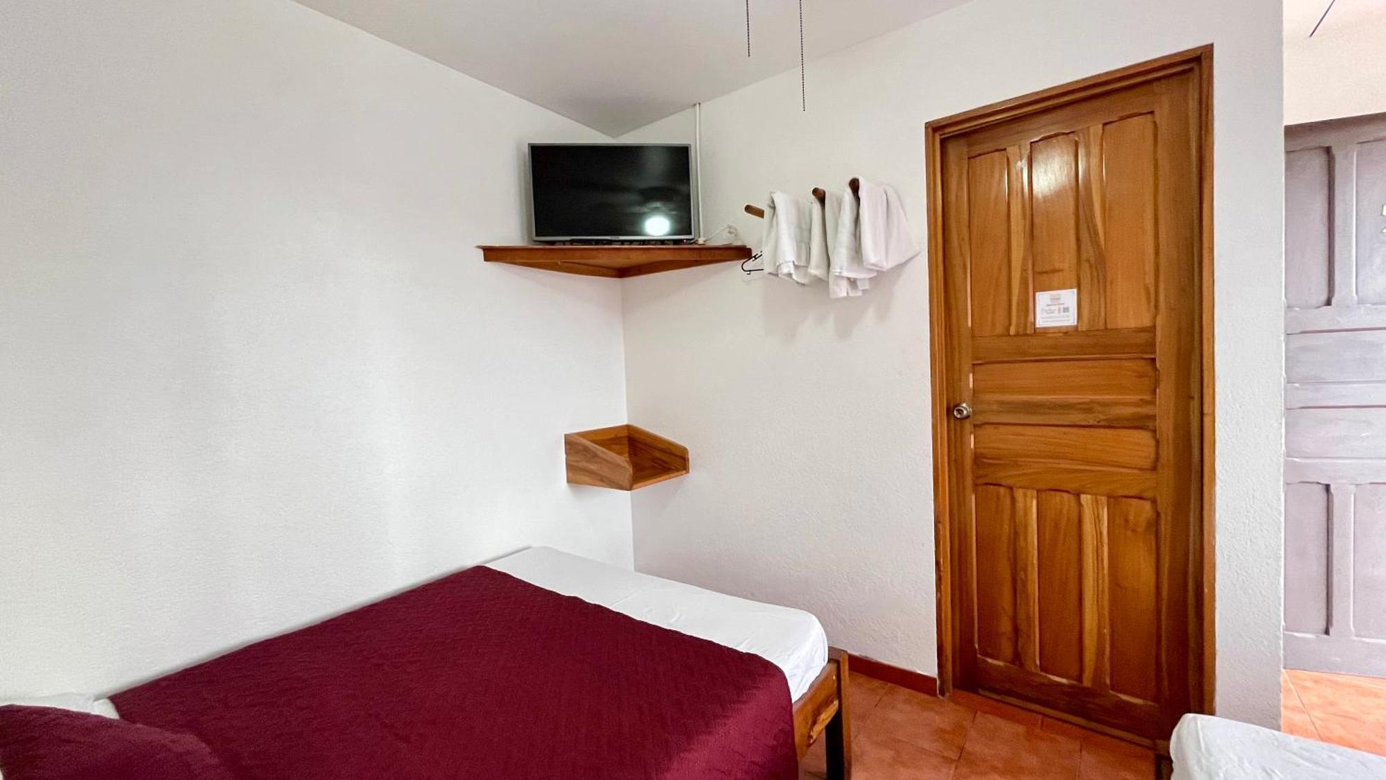 Hostal Nuevo Arenal Downtown, Private Rooms With Bathroom Zewnętrze zdjęcie