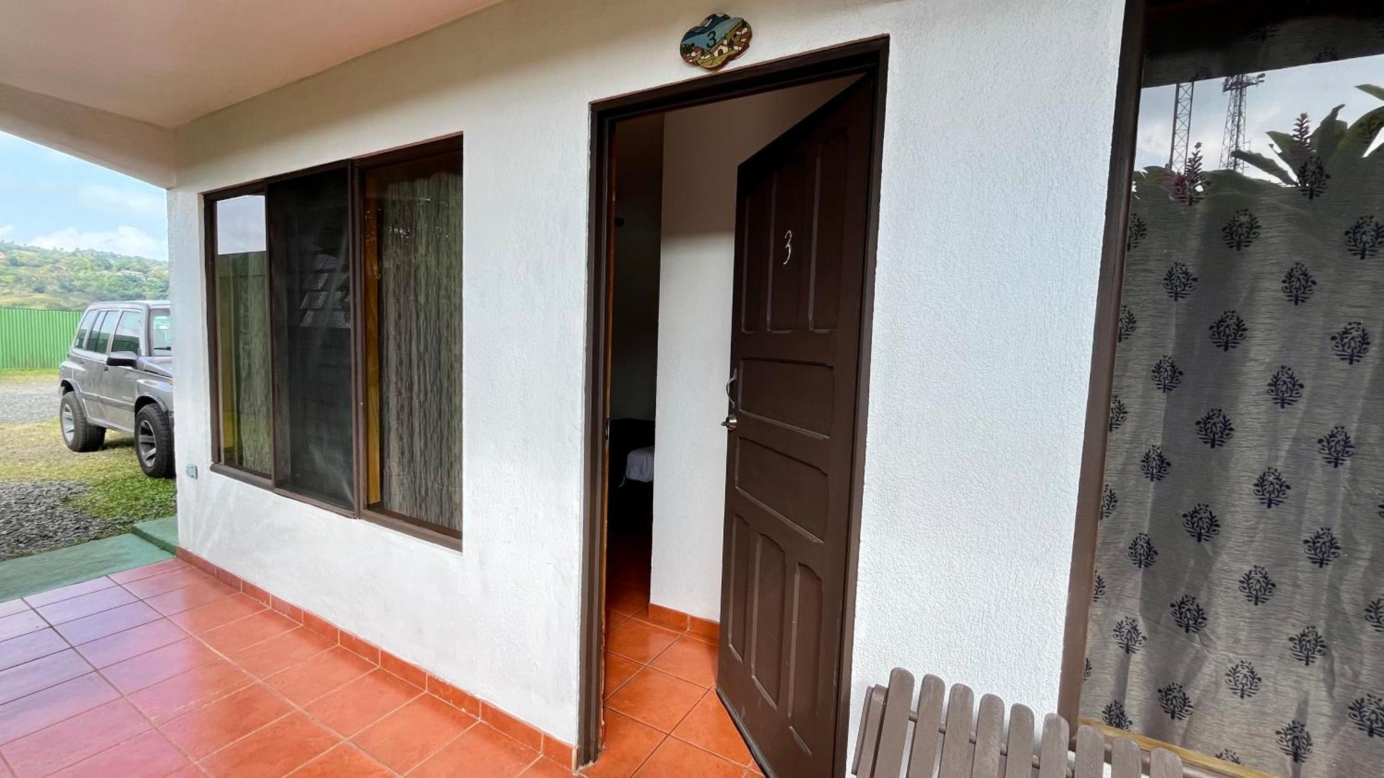 Hostal Nuevo Arenal Downtown, Private Rooms With Bathroom Zewnętrze zdjęcie