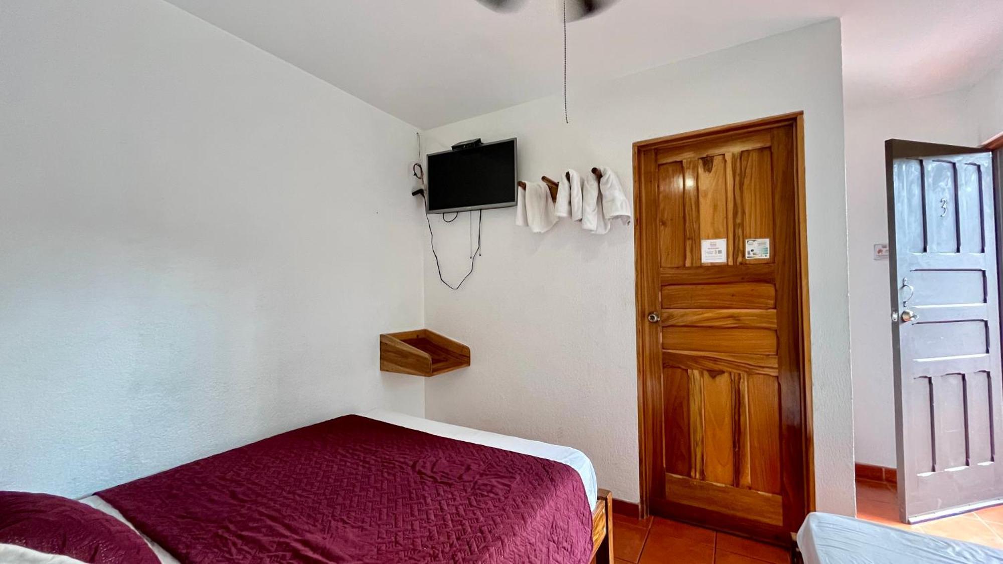 Hostal Nuevo Arenal Downtown, Private Rooms With Bathroom Zewnętrze zdjęcie