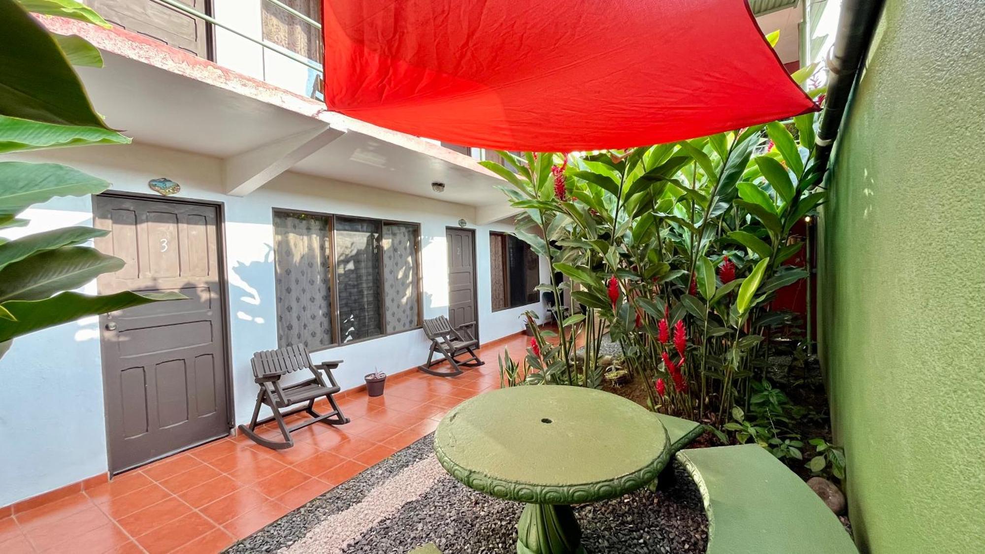 Hostal Nuevo Arenal Downtown, Private Rooms With Bathroom Zewnętrze zdjęcie