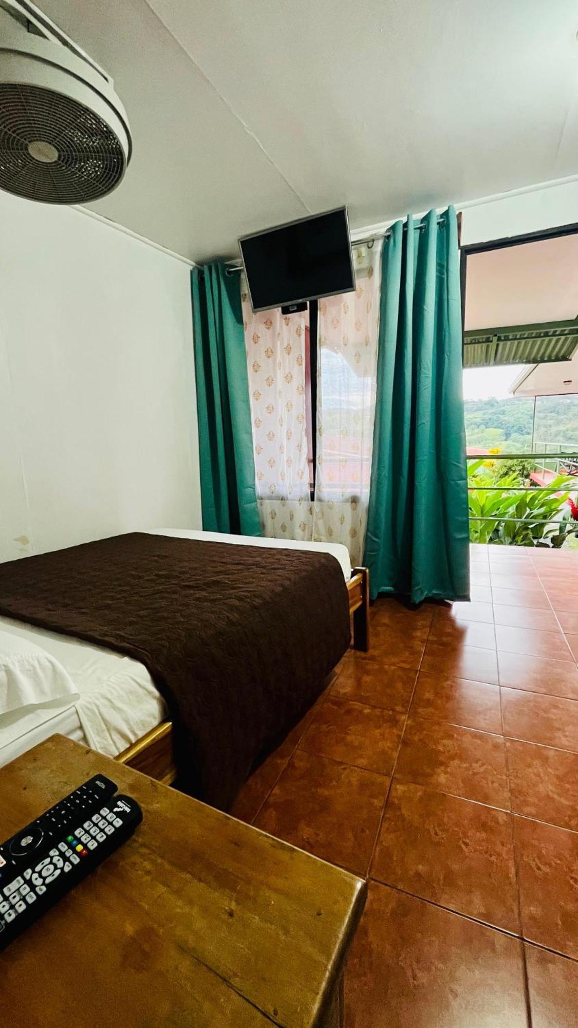Hostal Nuevo Arenal Downtown, Private Rooms With Bathroom Zewnętrze zdjęcie